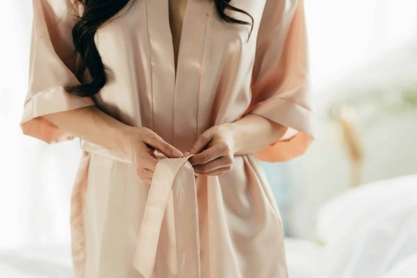 Quels conseils pour choisir des maxi robes flatteuses pour les grandes occasions d'été?