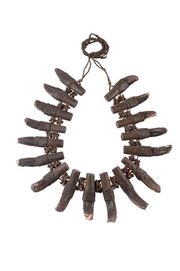 Bijoux en bois : le charme naturel et tendance de ce matériau